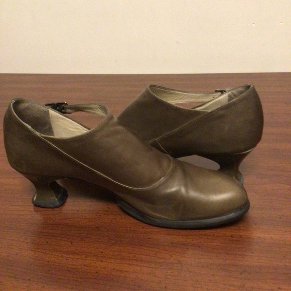 JOHN FLUEVOG SHOE WITH CUT OUT ON ONE SIDE SZ 9.5 - Picture 6 of 11